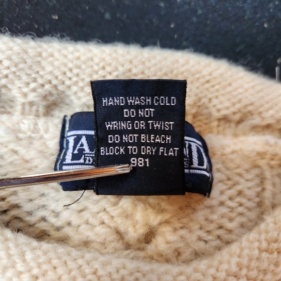 Vintage Lands' End 100% Wool sweater - Picture 5 of 7